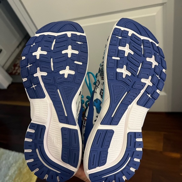 Brooks Trace 3 Nurse Shoe Special Edition - Picture 2 of 4